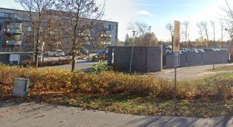 Vantaa, Minttutie 30, sähkötolppapaikkoja